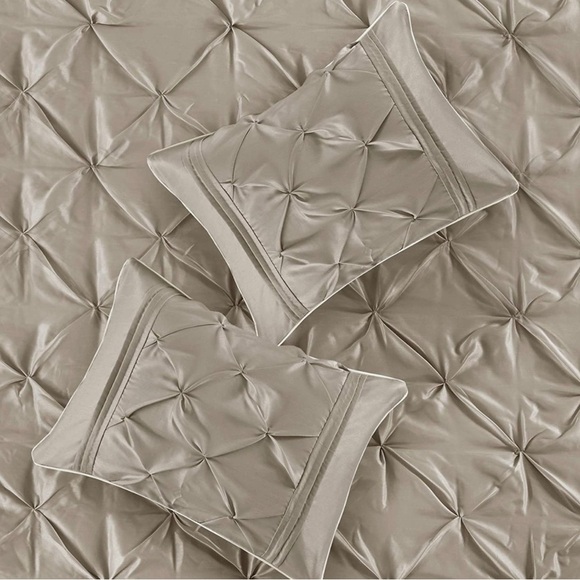 Madison Park Laurel Tufted Pleated Pillow Sham - Picture 4 of 12